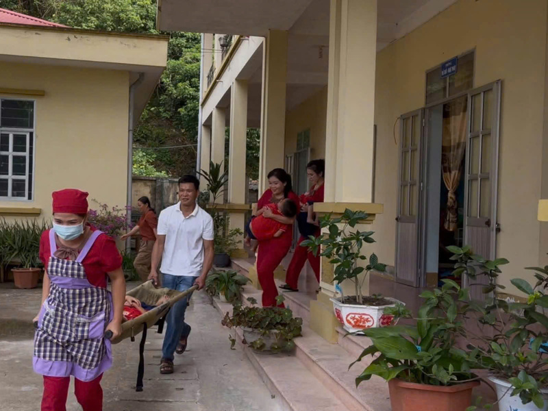 DIỄN TẬP PHƯƠNG ÁN ỨNG PHÓ SỰ CỐ NGỘ ĐỘC THỰC PHẨM CHO TRẺ